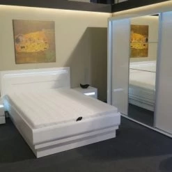 Schlafzimmer Komplett Weiß Hochglanz IRIS Set B Schwebetürenschrank Nakos LED -Möbelhaus 332911098 1